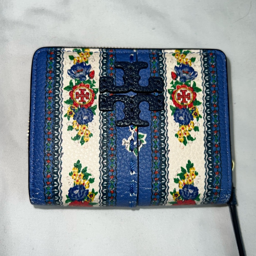 Tory Burch authentic McGraw Floral Bi-Fold Wallet.